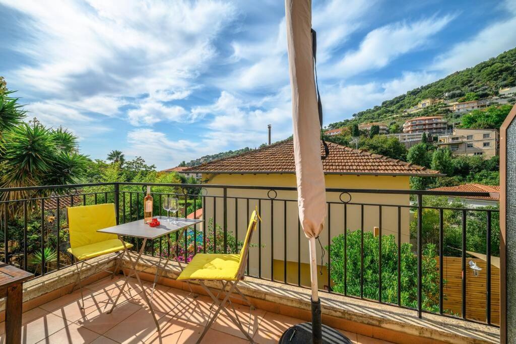 La Villa Julia - Calme - Spacieux - Parking Prive - Climatisation Menton Exterior foto